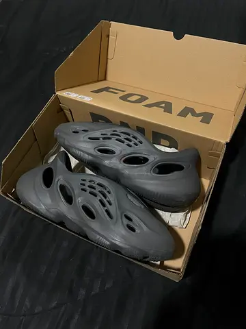 Yeezy foam runner onyx