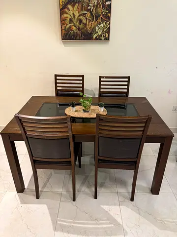 Dining Table Set for Sale – AED 700 (Final Price)