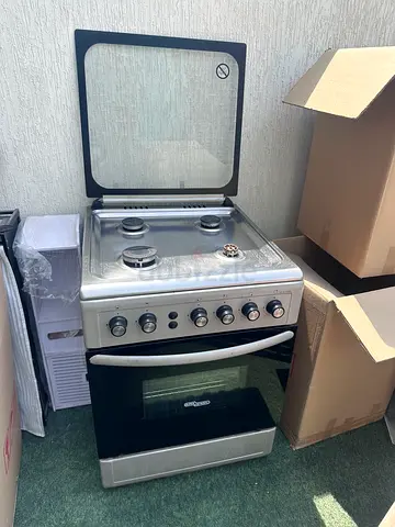 Used stainless steel freestanding cooker with oven - good condition