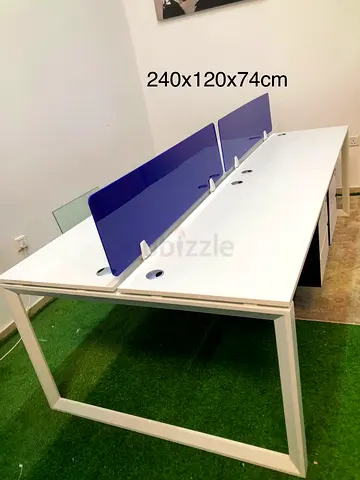 4-person modular office workstation