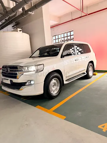 Toyota Land Cruiser VXR 2019 | GCC Specs | Pristine Condition