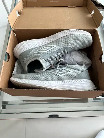 Light grey Umbro running sneakers - worn, size 42.5 EU/ 9 US / 8.5 UK