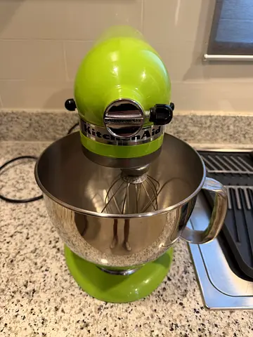 Kitchen stand mixer with mixing bowl and whisk attachment - good working condition
