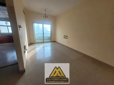 إطلالة بحرية مميزة | بلكونة واسعة | تصميم مريح | تكييف مركزي | صيانة مجانية على المالك | إطلالة مباشرة على المرسى | موقع حيوي | سهولة الوصول للشارقة
