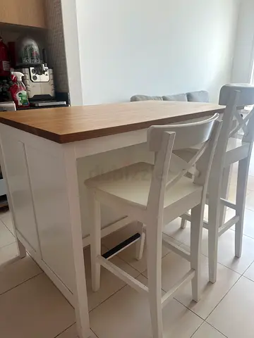 Wooden kitchen island with 2 stools - white base, natural top