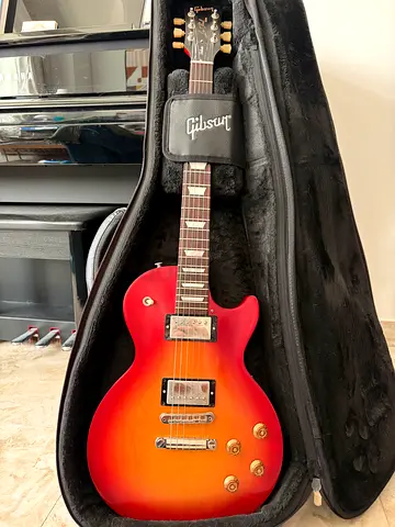 Gibson Les Paul Tribute – Satin Cherry Sunburst – Hard Case Included