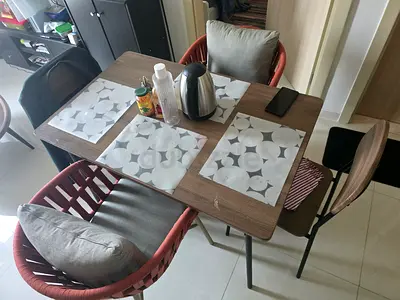 Wooden Dining Table with Metal Legs -Good Condition With 4 chairs wooden,top class condition