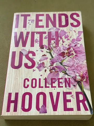 It Ends with Us by Colleen Hoover (paperback)