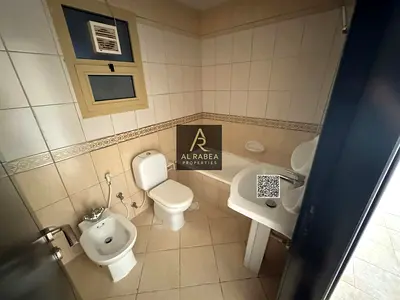 Studio apartment with separate kitchen, on the Sharjah exit, at a great price, high floor, with parking.