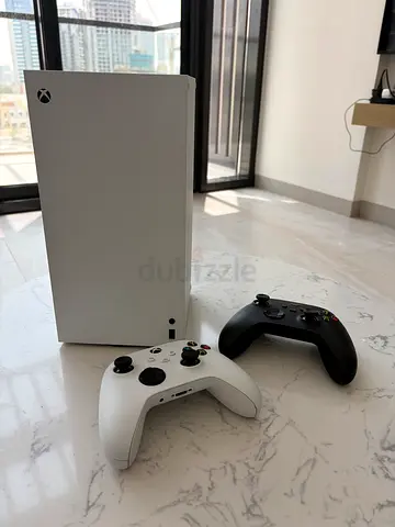 Xbox Series X Digital 1TB - 2 Original Controllers - Barely used like new