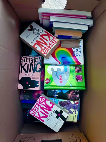 Box of mixed paperback novels, cookbooks and textbooks — includes Stephen King titles