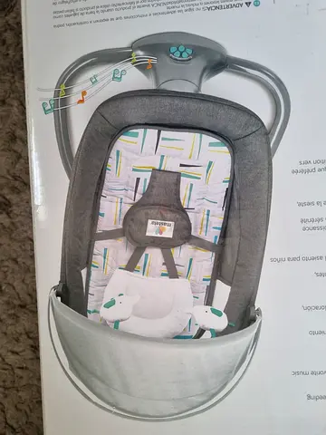 Mastela 3-in-1 Deluxe Multi-Functional Bassinet and Swing (new)