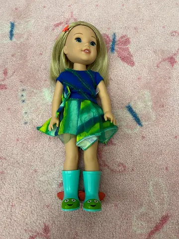 Best Deal! American Girl Wellie Wishers Camille w 7 outfits and Accessories