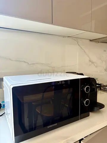 Samsung countertop microwave in good working condition
