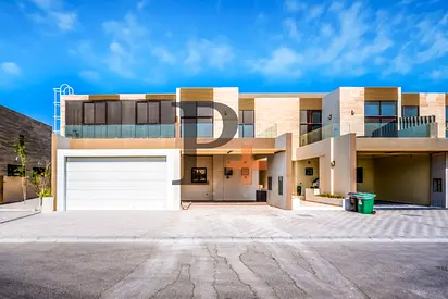 Spacious Layout | Single Row Unit | Skyline View