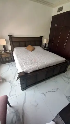 Heavy-duty solid wooden bedroom