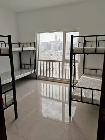 Urgent available Executives Room Bedspace/ M/F
