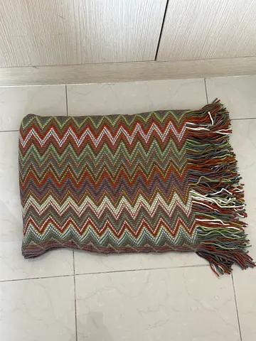 Soft blanket hand knitted / Multicolor Zigzag Fringe Area - excellent Condition
