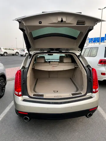 Cadillac SRX, lady driven car