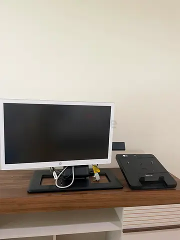HP 27 monitor with extra monitor stand and cables