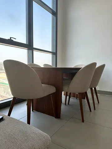 Wooden dining table without chairs - Home Center Good condition