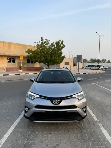 2018 Toyota RAV 4 — фото 2