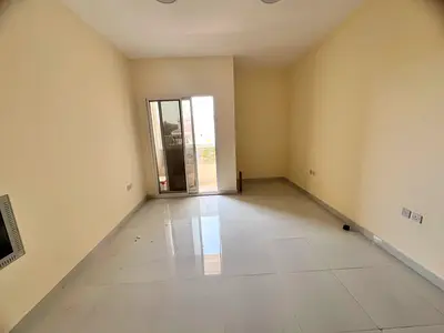 اجمل الشقق واقل الاسعار  غرفه وصاله  الروضه 3  شارع الخرطوم  مساحه كبيره  2 حمام غرفه ماستر  بلكونه اطلاله مفتووحه