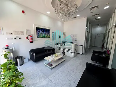 HIGH FOOT TRAFFIC | PRIME LOCATION | PERFECT VISIBILITY