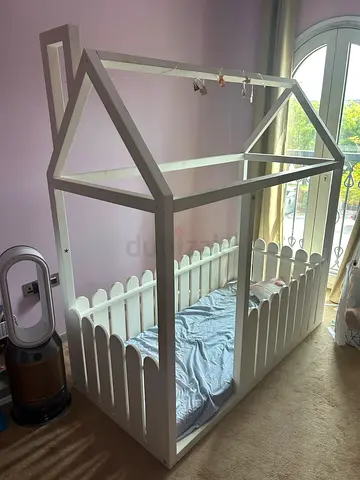 White Wooden House-Style Toddler Bed with Side Picket Fence