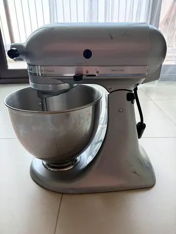 Kitchen Aid Artisan mixer with bowl and attachments