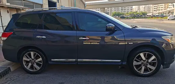 Nissan Pathfinder 2014 SV GCC Specs - Excellent Condition