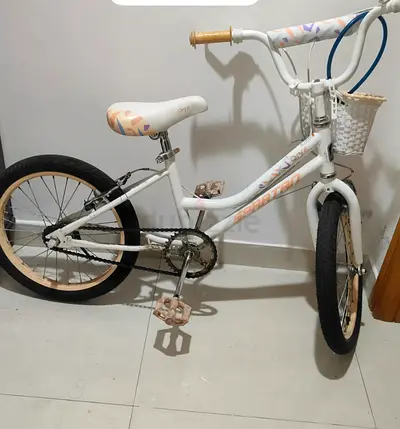 White 20" Girls Cruiser Bike with Front Basket - Good Condition