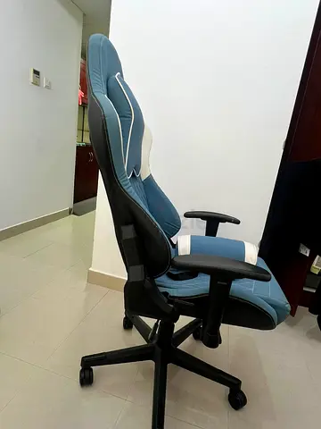 Comfortable ergonomic gaming/office chair - blue & white, excellent condition