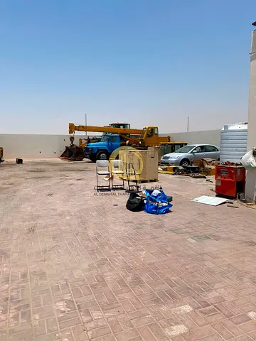حوطه للبيع في الصجعه اس 10,000 قدم موقع ممتاز تاني قطّعه من شارع 36م وتاني قطعه من شارع رئيسي 55متر ارضيه انترلوك + مكتب ادري+ مطبخ+حمام كهرباء 2