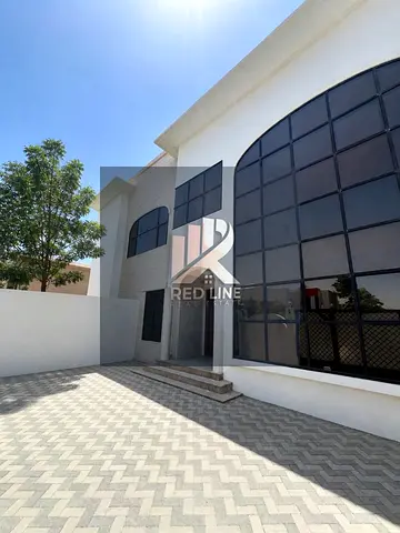 🏡 فيلا فاخرة 4 غرف للإيجار | تشطيبات ديلوكس | موقع مميز | الخالدية – الشارقة ✨