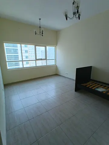 📍شقة للإيجار السنوي – الخان 🏡 غرفتين وصالة 🛁 2 حمام 💰 الإيجار السنوي: 38,000 درهم 💳 الدفع: 4 دفعات 🛡️ التأمين: 2,000 درهم كاش