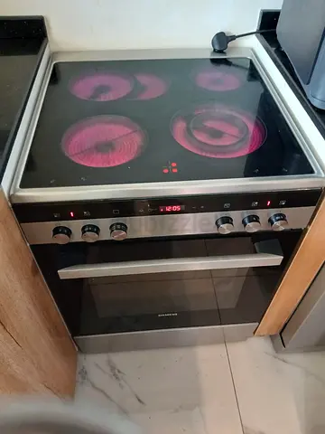 Siemens latest model 4 hobs electric ceramic cooker
