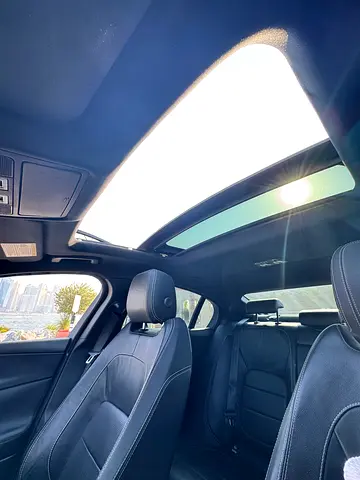 2016 Jaguar XE — фото 5
