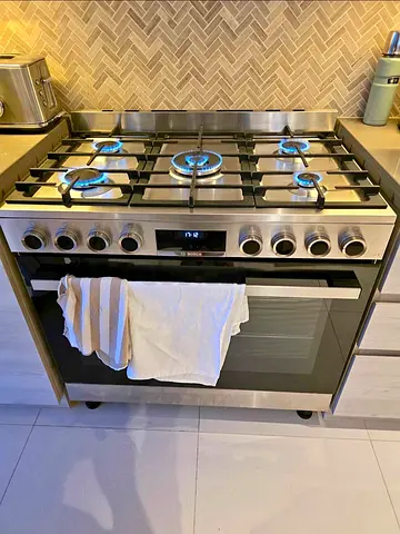 Free delivery Bosch series 8 gas cooker 90 cm- good condition