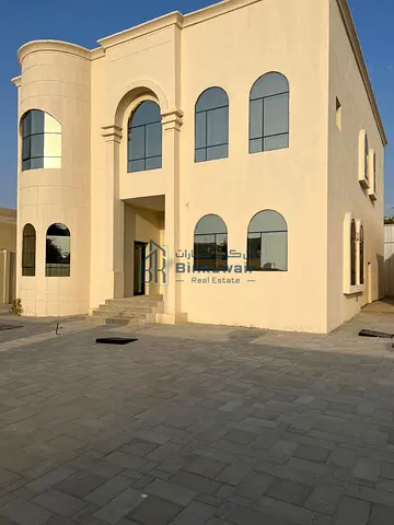 للبيع فيلا بالعزره طابقين اول ساكن