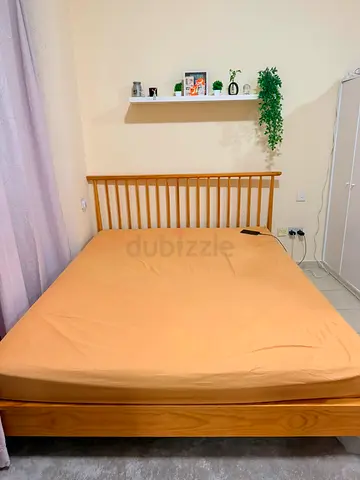 Queen size bed available at Discovery Gardens Hardly used - Home centre product -AED 350