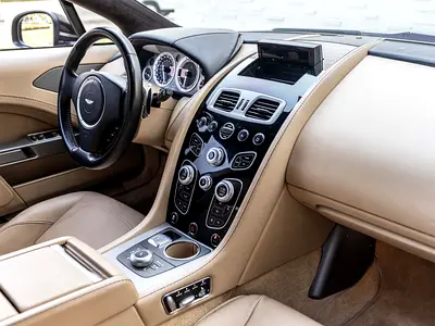 صورة 10 لـ 2017 Aston Martin RAPIDE