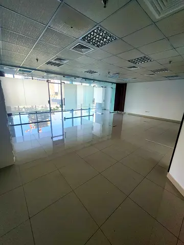 (Attractive terms of rental contract)OFFICE FOR RENT,METROPOLIS TOWER, BUSINESS BAY 828 sqft WITH Glass Partitions Cabinets ,Decorated,