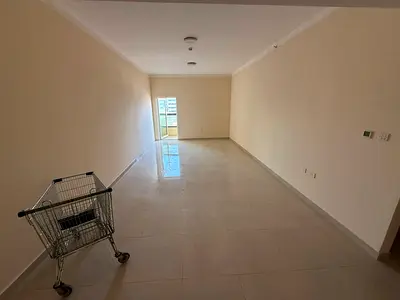 اجمل وارقي 3 غرفه وصاله بالجرف 2 بجوار محكمه عجمان مساحه كبيره صاله منفصله ستور كبير 3 حمام غرفتين ماستر غاز مركزي