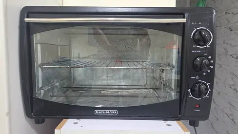 Black & decker Oven in just 150 AED