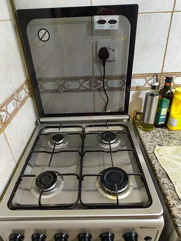 4-Burner Gas Cooker with Glass Lid