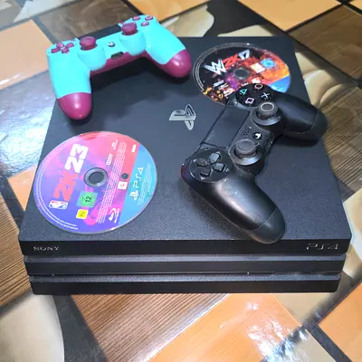 PS4 PRO 1TB TWO CONTROLLER +2 GAMES 13.50 VERSION
