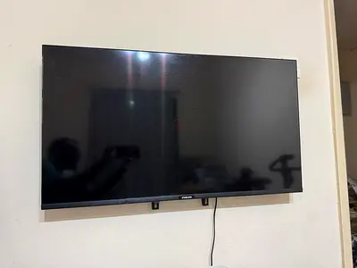 43-inch Full HD Smart LED TV in good working condition. Android Smart TV with built-in Wi-Fi, YouTub