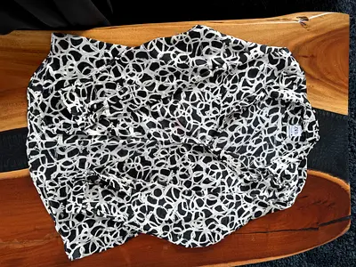 Black & white patterned love-sleeve shirt (size M)