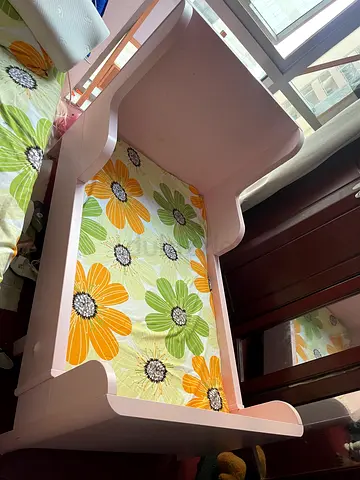 Wooden Toddler Bed / Daybed in Good Condition (Pink/White)